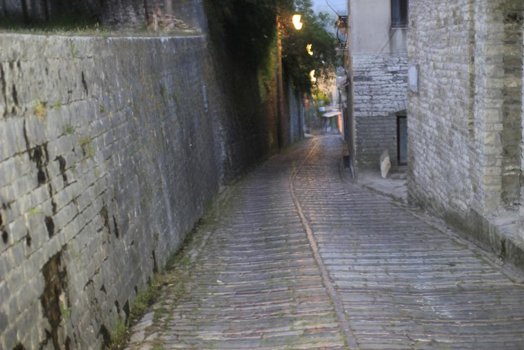 Eva Guesthouse Gjirokaster Luaran gambar